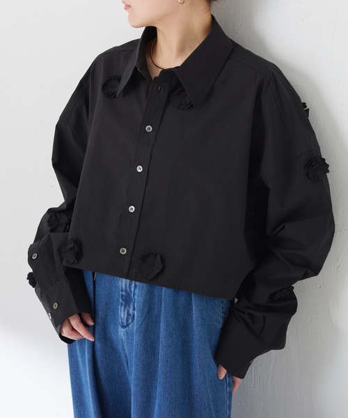 PROVOKE (プロヴォーク)の「PROVOKE別注/フラワーモチーフシャツ(シャツ/ブラウス・レディース・サックスブルー/ブラック・FREE)」の4枚目の写真