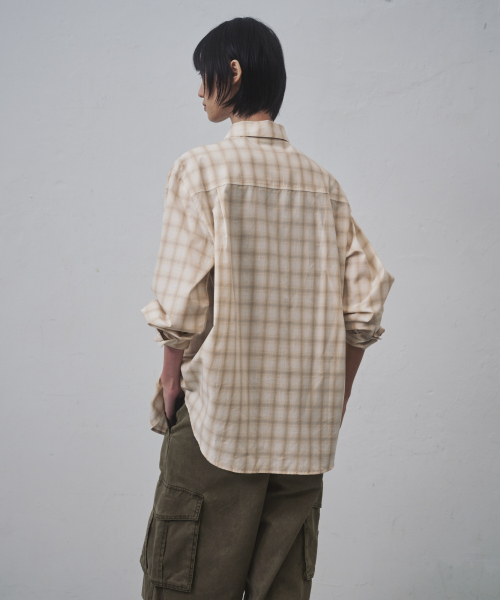 MUSINSA STANDARD WOMAN（ムシンサスタンダードウーマン）の「ウィメンズリラックスドプレイドチェックシャツ[ベージュ]（シャツ/ブラウス・レディース・その他・SMALL/MEDIUM/LARGE/X-SMALL）」の3枚目の写真