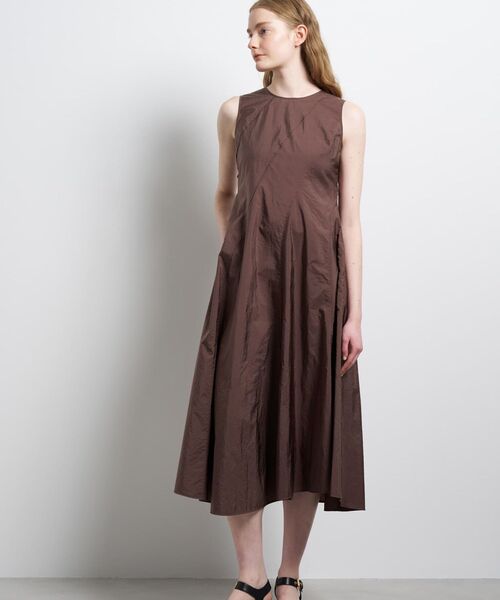 LANVIN en Bleu(ランバンオンブルー)の「エスカルゴフレアワンピース(ワンピース・レディース・ブラウン/オフホワイト/ブラック・38/36)」の1枚目の写真