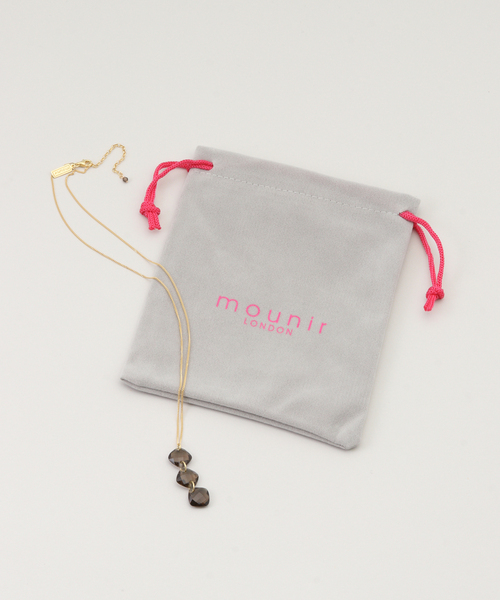 Noble(ノーブル)の「mounir/ムーニエ スリーストーンネックレス(スモーキークォーツ)(ネックレス・レディース・ゴールド・FREE)」の9枚目の写真