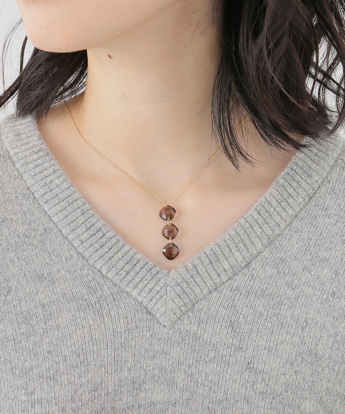 Noble(ノーブル)の「mounir/ムーニエ スリーストーンネックレス(スモーキークォーツ)(ネックレス・レディース・ゴールド・FREE)」の10枚目の写真