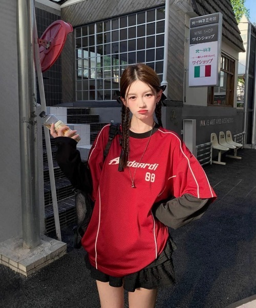 Ritzy(リッツィー)の「Y2Kロゴデザイン フェイクレイヤードロングTシャツ(Tシャツ/カットソー・レディース・ホワイト/レッド・M/L)」の2枚目の写真