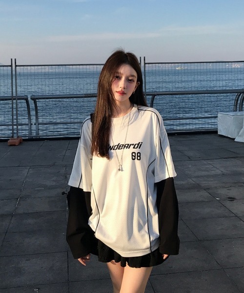 Ritzy(リッツィー)の「Y2Kロゴデザイン フェイクレイヤードロングTシャツ(Tシャツ/カットソー・レディース・ホワイト/レッド・M/L)」の19枚目の写真