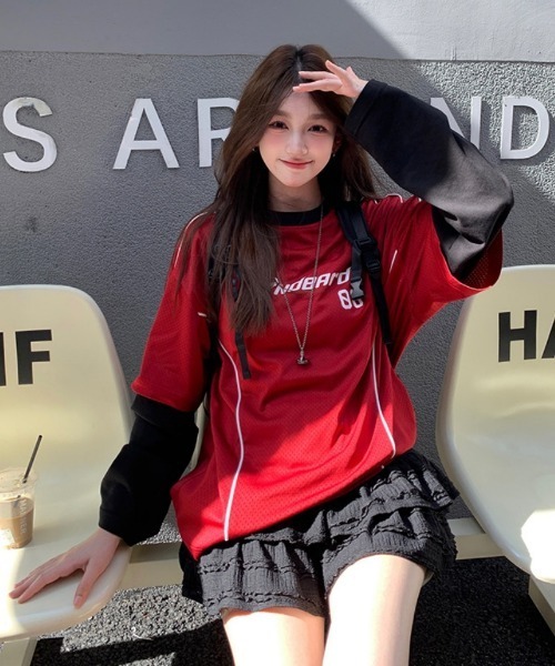 Ritzy(リッツィー)の「Y2Kロゴデザイン フェイクレイヤードロングTシャツ(Tシャツ/カットソー・レディース・ホワイト/レッド・M/L)」の5枚目の写真