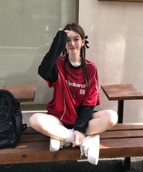 Ritzy(リッツィー)の「Y2Kロゴデザイン フェイクレイヤードロングTシャツ(Tシャツ/カットソー・レディース・ホワイト/レッド・M/L)」の8枚目の写真