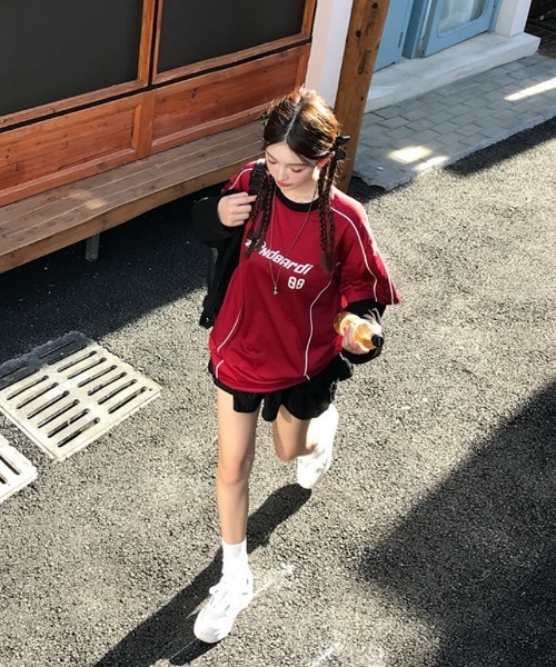 Ritzy(リッツィー)の「Y2Kロゴデザイン フェイクレイヤードロングTシャツ(Tシャツ/カットソー・レディース・ホワイト/レッド・M/L)」の11枚目の写真