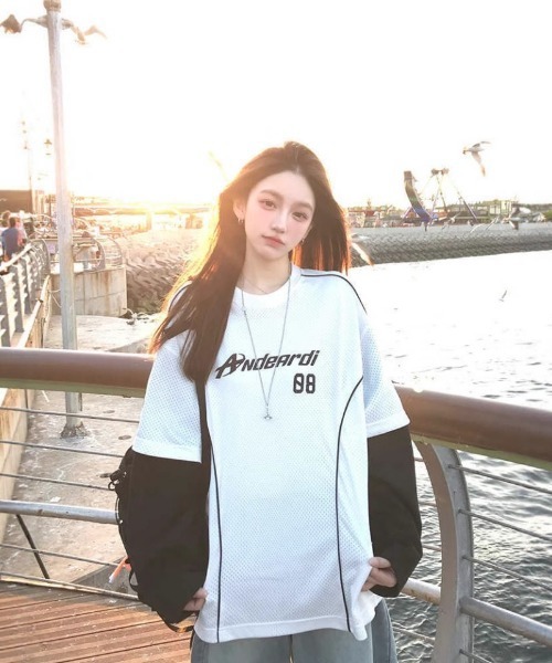 Ritzy(リッツィー)の「Y2Kロゴデザイン フェイクレイヤードロングTシャツ(Tシャツ/カットソー・レディース・ホワイト/レッド・M/L)」の12枚目の写真