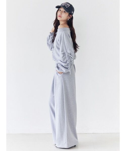 CALNAMUR（カルナムール）の「フロントジップオフショルスウェット（スウェット・レディース・グレー/ネイビー/ホワイト・FREE）」の16枚目の写真