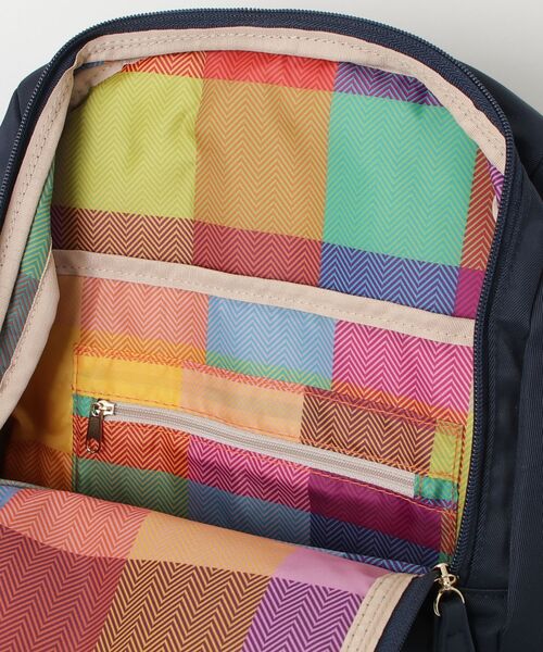 AVOCA(アヴォカ)の「【AVOCA/アヴォカ】Backpack/チャーム付き バックパック(バックパック/リュック・レディース・ネイビー/ベージュ・FREE)」の4枚目の写真