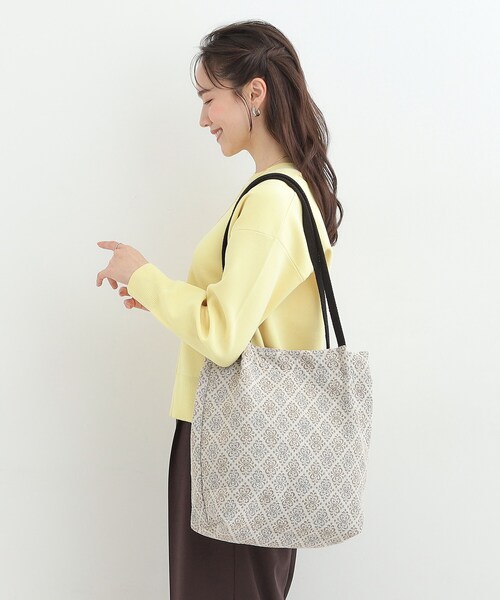 SHOO・LA・RUE（シューラルー）の「【インド製/選べる4柄】ジャカードトートバッグ（トートバッグ・レディース・ピンク系8/ベージュ系3/イエロー系3/ブラック系3・00）」の2枚目の写真
