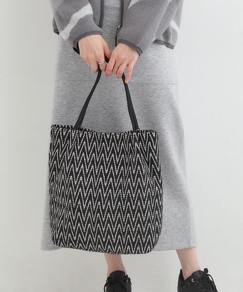 SHOO・LA・RUE（シューラルー）の「【インド製/選べる4柄】ジャカードトートバッグ（トートバッグ・レディース・ピンク系8/ベージュ系3/イエロー系3/ブラック系3・00）」の5枚目の写真