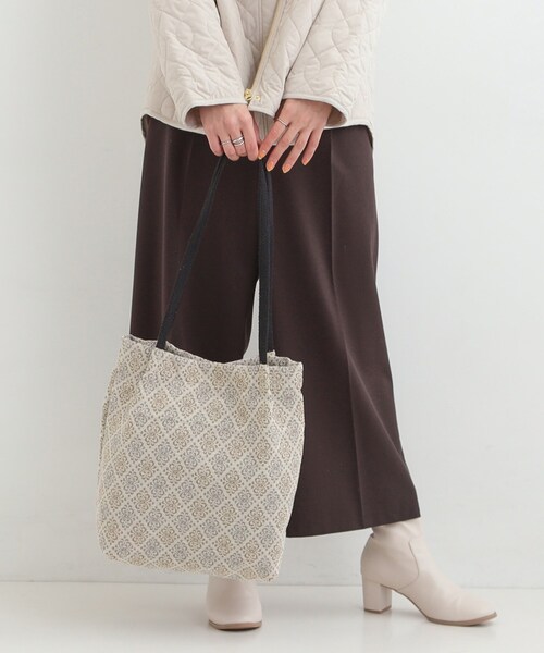 SHOO・LA・RUE（シューラルー）の「【インド製/選べる4柄】ジャカードトートバッグ（トートバッグ・レディース・ピンク系8/ベージュ系3/イエロー系3/ブラック系3・00）」の7枚目の写真