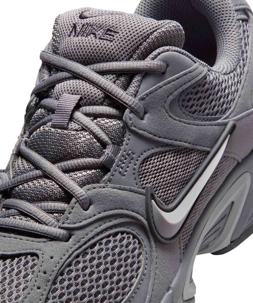 NIKE(ナイキ)の「ナイキ V5 RNR メンズシューズ / Nike V5 RNR Men's Shoes II6292-006 Pencil Point(スニーカー・メンズ・ブラック系その他2・25.5/26/26.5/27/27.5/28/24/24.5/25/28.5/29)」の7枚目の写真