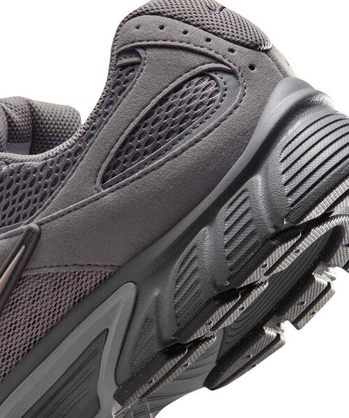 NIKE(ナイキ)の「ナイキ V5 RNR メンズシューズ / Nike V5 RNR Men's Shoes II6292-006 Pencil Point(スニーカー・メンズ・ブラック系その他2・25.5/26/26.5/27/27.5/28/24/24.5/25/28.5/29)」の8枚目の写真
