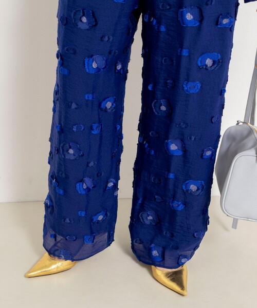 NOLLEY’S（ノーリーズ）の「《セットアップ対応》【KIRYU】 MIXウォッシャブルフラワー柄ジャガードパンツ（その他パンツ・レディース・ロイヤルブルー・38）」の5枚目の写真