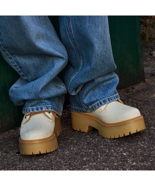 Timberland(ティンバーランド)の「ストーン ストリート ミッド ウォータープルーフ ブーツ レディース(防水)(ブーツ・レディース・ライトベージュ・24.0cm/23.5cm/23.0cm/22.5cm)」の2枚目の写真