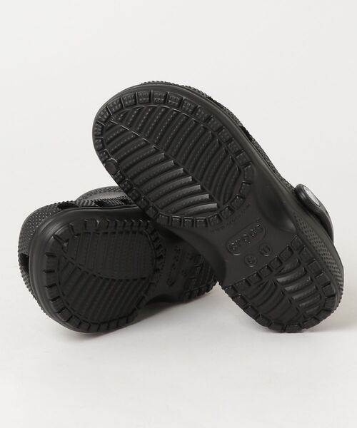 crocs（クロックス）の「CLASSIC CLOG KIDS（スニーカー・キッズ・ブラック・18.0cm/18.5cm/19.5cm/20.0cm）」の2枚目の写真