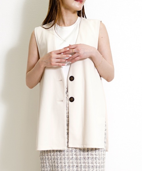 Belta attrice（ベルタアトリーチェ）の「ノーカラーサイドベルト 2ボタン ジレベスト/レイヤード 秋冬（ベスト・レディース・ライトベージュ/ライトブラウン/キナリ・FREE）」の20枚目の写真