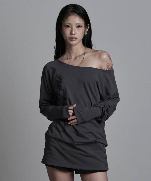 as you are（アズユーアー）の「クロスアンダースナップロングスリーブチャコール（Tシャツ/カットソー・レディース・その他・OS）」の2枚目の写真