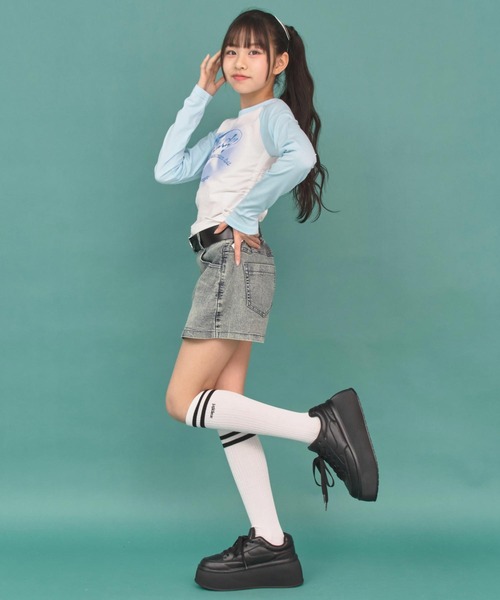ANAP GiRL(アナップガール)の「ライン入り 刺繍ハイソックス(ソックス/靴下・キッズ・ブラック/ホワイト・F)」の5枚目の写真