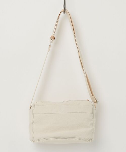Vivienne Westwood（ヴィヴィアンウエストウッド）の「CANVAS JUDE E/W CROSSBODY（ショルダーバッグ・レディース・オフホワイト・FREE）」の2枚目の写真
