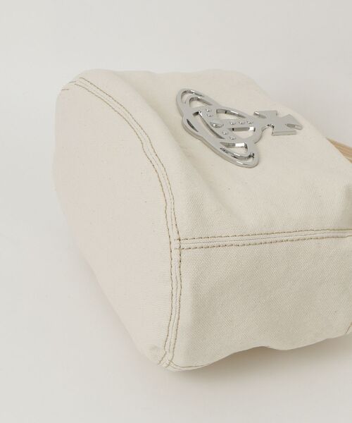 Vivienne Westwood（ヴィヴィアンウエストウッド）の「CANVAS JUDE E/W CROSSBODY（ショルダーバッグ・レディース・オフホワイト・FREE）」の3枚目の写真