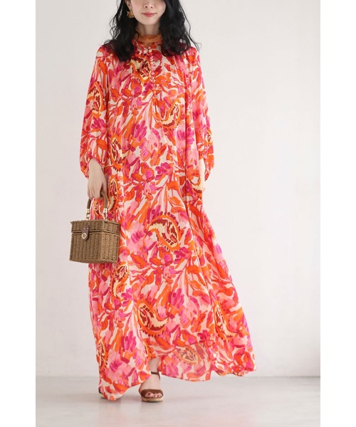 cawaii（カワイイ）の「エネルギッシュな色を纏うフラワーパターンロングワンピース（紐リボン付き）（ワンピース・レディース・オレンジ・FREE）」の3枚目の写真
