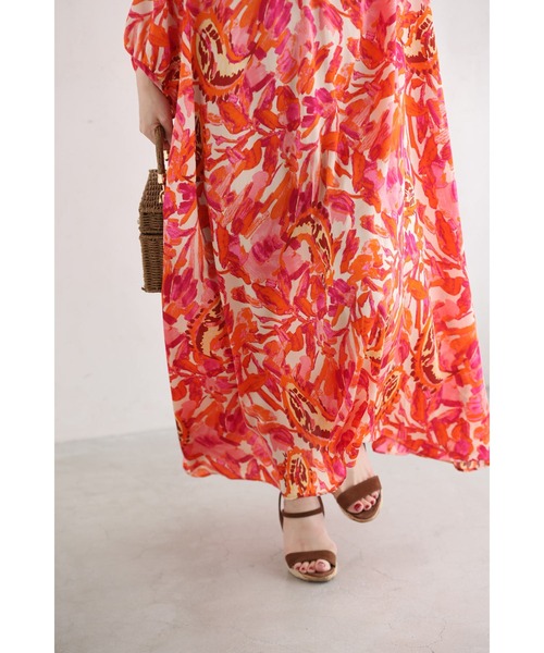 cawaii（カワイイ）の「エネルギッシュな色を纏うフラワーパターンロングワンピース（紐リボン付き）（ワンピース・レディース・オレンジ・FREE）」の4枚目の写真
