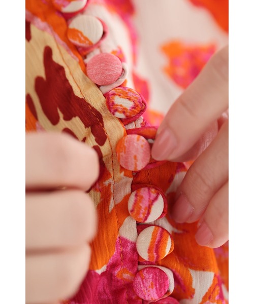 cawaii（カワイイ）の「エネルギッシュな色を纏うフラワーパターンロングワンピース（紐リボン付き）（ワンピース・レディース・オレンジ・FREE）」の8枚目の写真