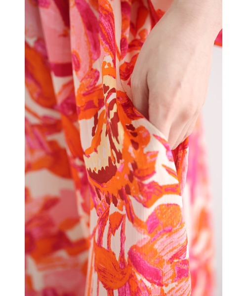 cawaii（カワイイ）の「エネルギッシュな色を纏うフラワーパターンロングワンピース（紐リボン付き）（ワンピース・レディース・オレンジ・FREE）」の10枚目の写真