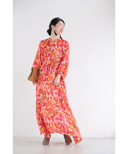 cawaii（カワイイ）の「エネルギッシュな色を纏うフラワーパターンロングワンピース（紐リボン付き）（ワンピース・レディース・オレンジ・FREE）」の16枚目の写真