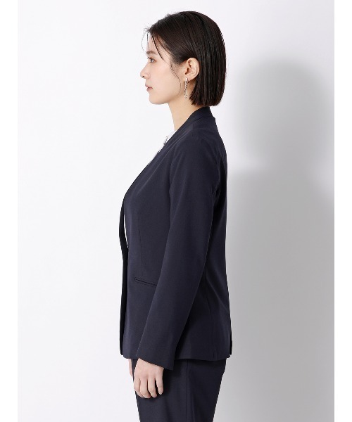 SUIT SQUARE（スーツスクエア）の「ジャケット Vカラー ウォッシャブル ストレッチ UVカット TRトロピカル 無地（テーラードジャケット・レディース・カーキ/ネイビー・40(11号)/38(9号)/36(7号)）」の7枚目の写真