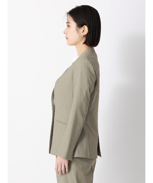 SUIT SQUARE（スーツスクエア）の「ジャケット Vカラー ウォッシャブル ストレッチ UVカット TRトロピカル 無地（テーラードジャケット・レディース・カーキ/ネイビー・40(11号)/38(9号)/36(7号)）」の17枚目の写真