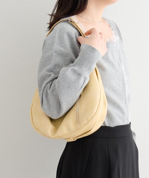 Kastane(カスタネ)の「【一部店舗限定】B フェイクレザームーンBAG(ハンドバッグ・レディース・アイボリー/ブラック/イエロー・FREE)」の5枚目の写真