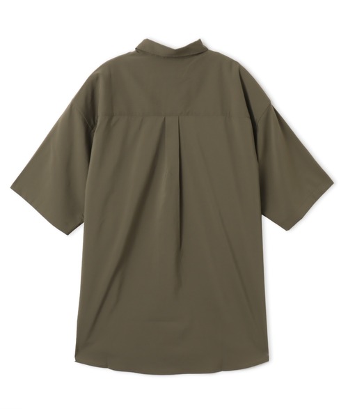 PUMA(プーマ)の「PUMA OVERSIZED SS SHIRT / プーマ ユニセックス オーバーサイズド ショートスリーブ シャツ(シャツ/ブラウス・メンズ・ブラック/ベージュ/グリーン・S/XL/L/M)」の8枚目の写真
