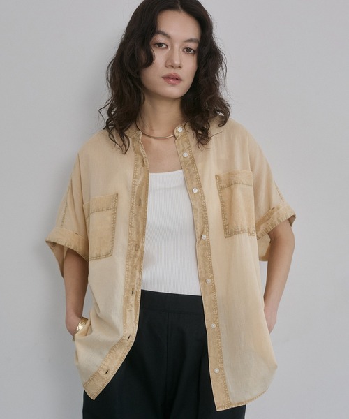 hunch(ハンチ)の「アシッドウォッシュ コットン 半袖シャツ(シャツ/ブラウス・レディース・チャコール/ベージュ/グレイッシュブルー/コーラルピンク・FREE)」の3枚目の写真