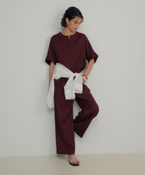 qualite(カリテ)の「【ベストセラーアイテム!新色追加】リネンライクスリットブラウス セットアップ対応 春服 夏服 オフィスカジュアル(シャツ/ブラウス・レディース・オフホワイト/ワイン・フリー)」の3枚目の写真