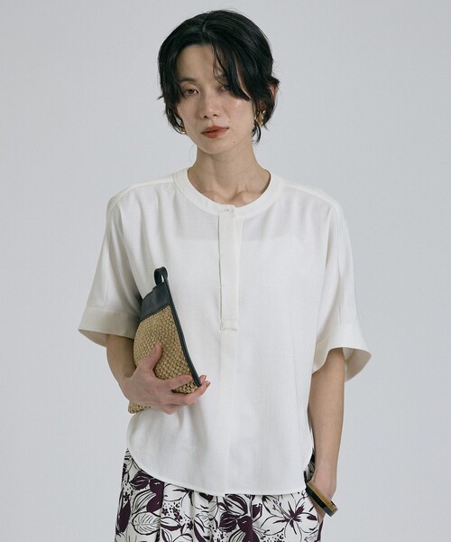 qualite(カリテ)の「【ベストセラーアイテム!新色追加】リネンライクスリットブラウス セットアップ対応 春服 夏服 オフィスカジュアル(シャツ/ブラウス・レディース・オフホワイト/ワイン・フリー)」の6枚目の写真