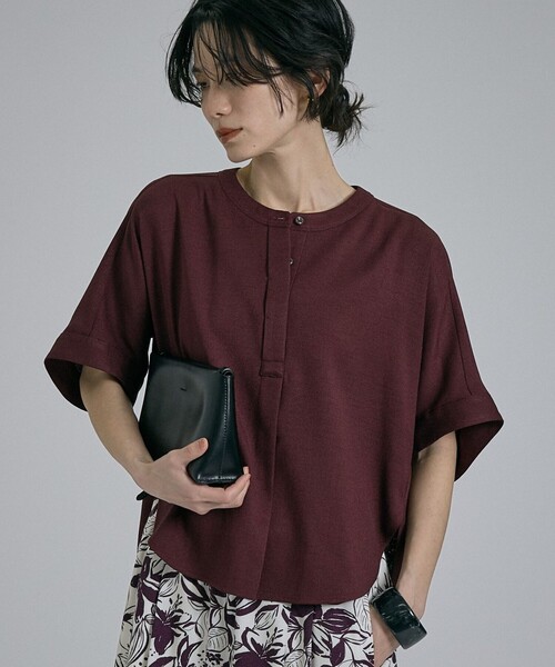 qualite(カリテ)の「【ベストセラーアイテム!新色追加】リネンライクスリットブラウス セットアップ対応 春服 夏服 オフィスカジュアル(シャツ/ブラウス・レディース・オフホワイト/ワイン・フリー)」の9枚目の写真