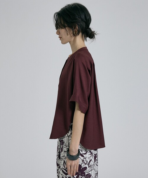 qualite(カリテ)の「【ベストセラーアイテム!新色追加】リネンライクスリットブラウス セットアップ対応 春服 夏服 オフィスカジュアル(シャツ/ブラウス・レディース・オフホワイト/ワイン・フリー)」の14枚目の写真