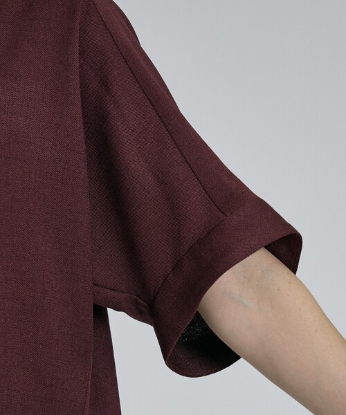 qualite(カリテ)の「【ベストセラーアイテム!新色追加】リネンライクスリットブラウス セットアップ対応 春服 夏服 オフィスカジュアル(シャツ/ブラウス・レディース・オフホワイト/ワイン・フリー)」の11枚目の写真
