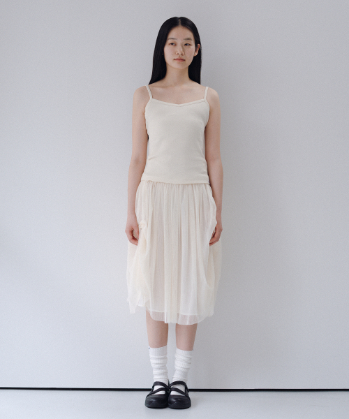 OHESHIO(オヘシオ)の「BASIC RIBBED V-NECK SLEEVELESS, CREAM(Tシャツ/カットソー・レディース・その他・FREE)」の2枚目の写真