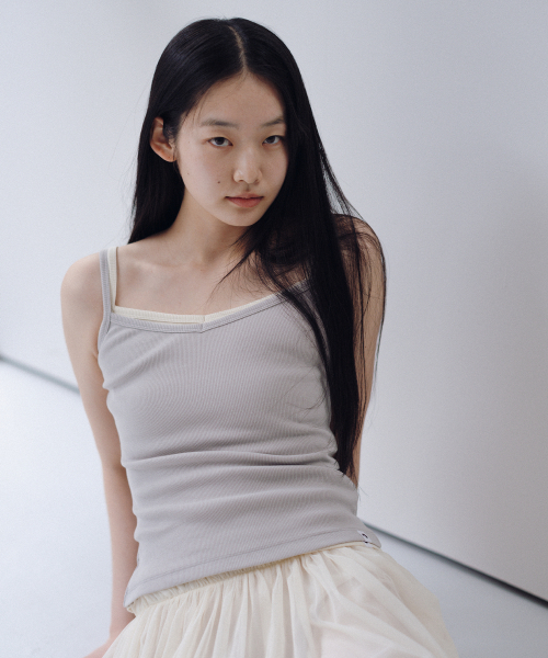OHESHIO(オヘシオ)の「BASIC RIBBED V-NECK SLEEVELESS, CREAM(Tシャツ/カットソー・レディース・その他・FREE)」の4枚目の写真