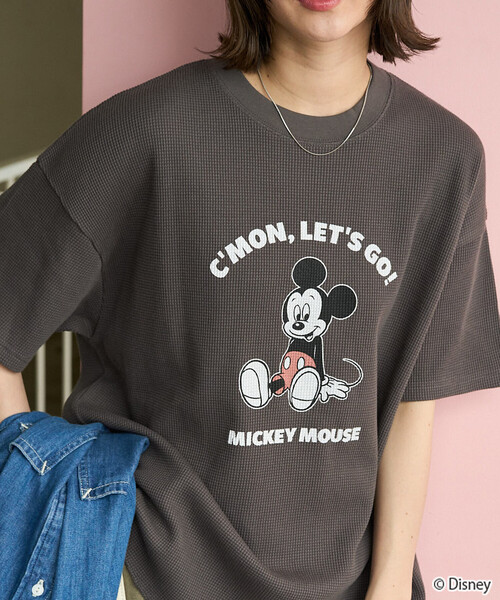 FREAK'S STORE（フリークスストア）の「限定展開　別注/Mickey＆Minnie/ミッキーマウス＆ミニーマウス/ワッフルプリント半袖Tシャツ（Tシャツ/カットソー・レディース・ライトグレー/チャコール/ブラック/オフホワイト/ナチュラル/グレー・ﾌﾘ-）」の5枚目の写真