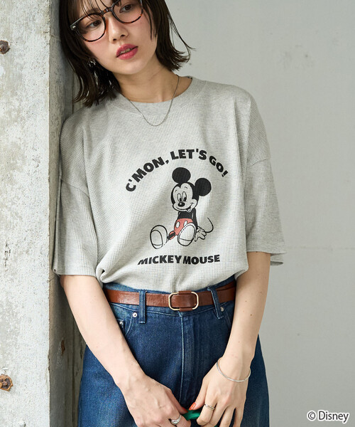 FREAK'S STORE（フリークスストア）の「限定展開　別注/Mickey＆Minnie/ミッキーマウス＆ミニーマウス/ワッフルプリント半袖Tシャツ（Tシャツ/カットソー・レディース・ライトグレー/チャコール/ブラック/オフホワイト/ナチュラル/グレー・ﾌﾘ-）」の3枚目の写真