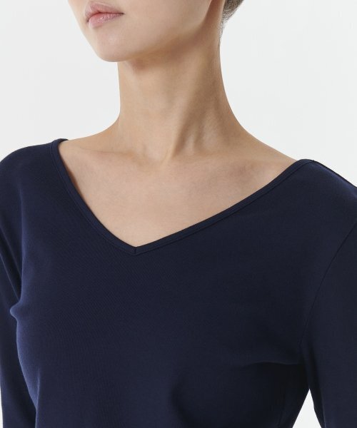 MUSINSA STANDARD WOMAN（ムシンサスタンダードウーマン）の「ウィメンズスリムクロップリバーシブルネック長袖Tシャツ[ネイビー]（Tシャツ/カットソー・レディース・その他・SMALL/X-SMALL）」の3枚目の写真