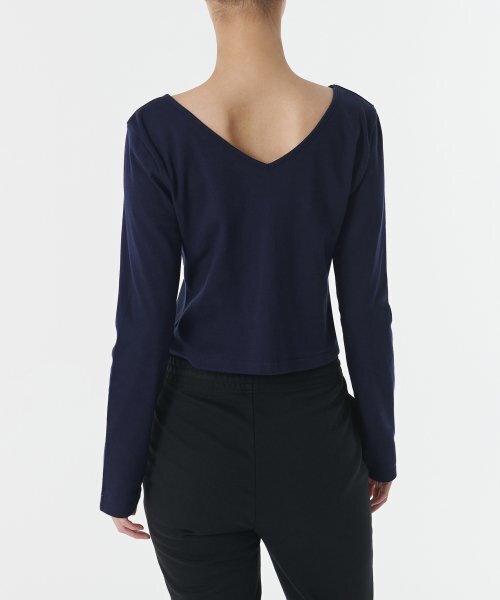 MUSINSA STANDARD WOMAN（ムシンサスタンダードウーマン）の「ウィメンズスリムクロップリバーシブルネック長袖Tシャツ[ネイビー]（Tシャツ/カットソー・レディース・その他・SMALL/X-SMALL）」の6枚目の写真