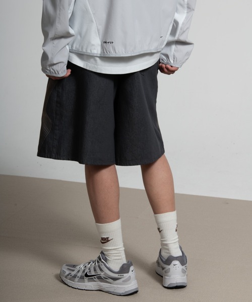 NIKE（ナイキ）の「ナイキ スポーツウェア メンズ デニム ショートパンツ / Nike Sportswear Men's Denim Shorts IR6783-060 Anthracite（デニムパンツ・メンズ・スミクロ・40/38/36/34/32/30/28）」の20枚目の写真