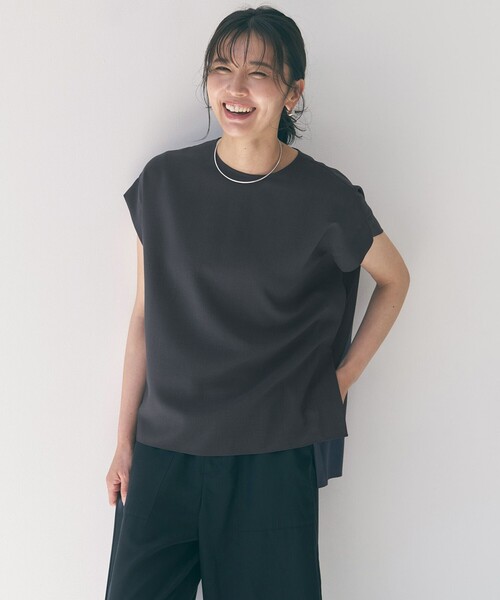 UNFILO(アンフィーロ)の「【セットアップ着用可】TENNEN TOUCH COOL Tブラウス(シャツ/ブラウス・レディース・ダークブラウン系/グレー系/ベージュ系・SMALL/MEDIUM/LARGE)」の2枚目の写真