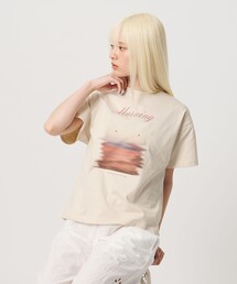 She is-.（シーイズ）の「【別注】＜She is-.＞プリント Tシャツ（Tシャツ/カットソー）」